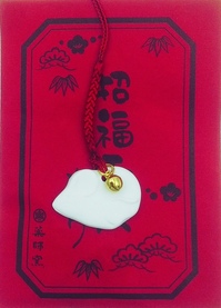 Традиционный сувенир подвеска - японская мышка