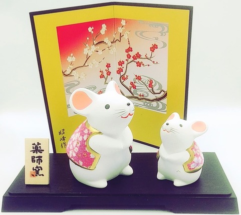 Японский подарочный сувенир две мышки с пожеланием семейного благополучия 