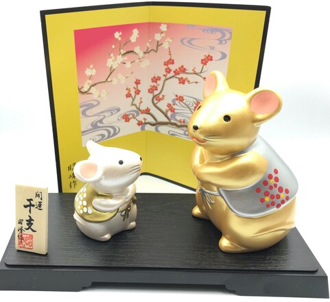 Японский подарочный сувенир мышки пожеланием семейного благополучия