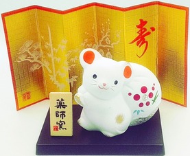 Японский подарочный сувенир мышка с мешком денег на плече Swarovski  с пожеланием Счастья