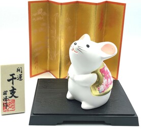Японский подарочный сувенир малая мышка в жилетке с пожеланием Счастья